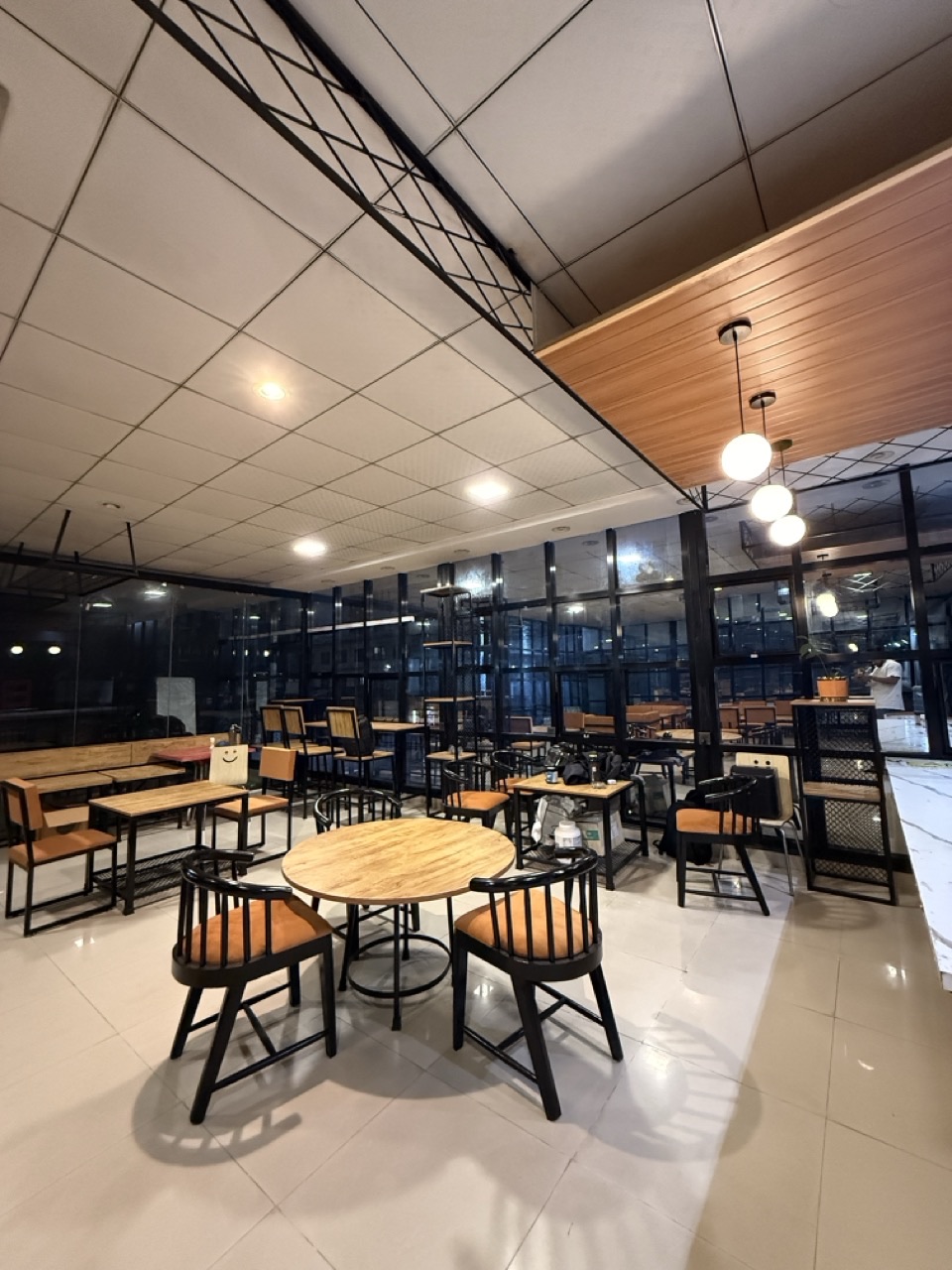 Wide cafe shot ulc